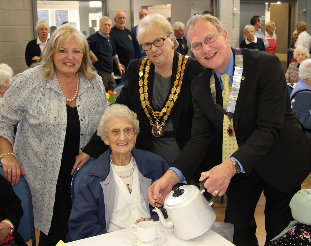 Tonbridge Lions make music at afternoon tea for 140
